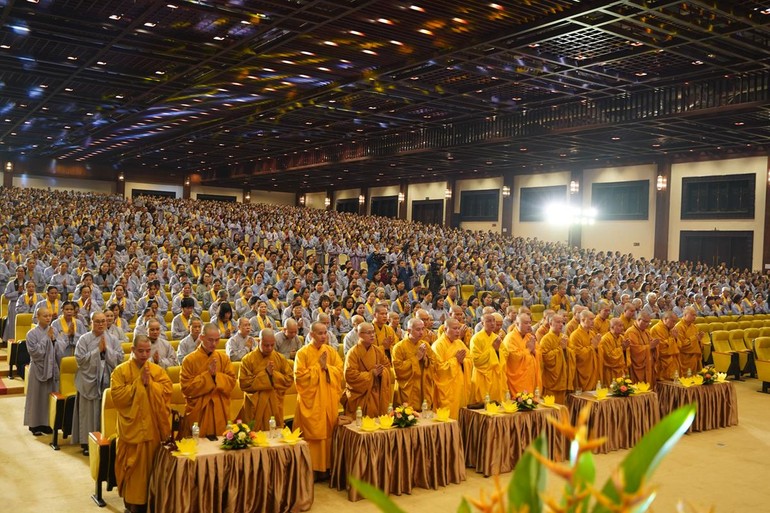6.500 Phật tử thuộc 54 đạo tràng Pháp Hoa miền Bắc tham dự khóa tu tại chùa Bái Đính (Ninh Bình)