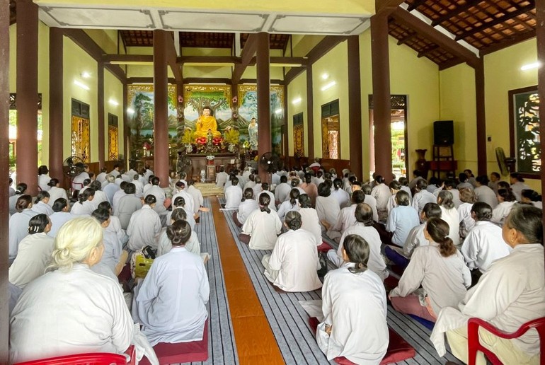 Đông đảo Phật tử về chùa Tam Bảo (P.An Sơn, TP.Tam Kỳ) tham dự khóa tu