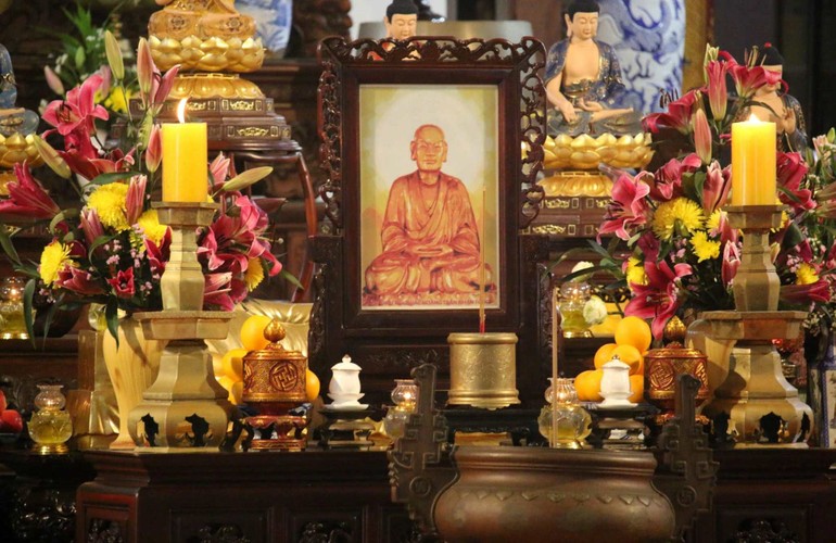 Hương án Đức Phật hoàng Trần Nhân Tông tại chùa Sắc tứ Long Sơn