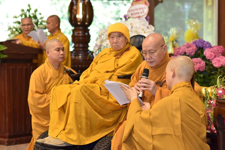 Trưởng lão Hòa thượng - Thiền sư Thích Thanh Từ quang lâm chứng minh Lễ tưởng niệm 715 năm Đức Phật hoàng Trần Nhân Tông nhập Niết-bàn