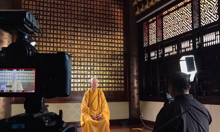 Đại lão Hòa thượng Thích Trí Quảng trong một lần trả lời phỏng vấn truyền hình do Giác Ngộ TV thực hiện - Ảnh: Tuấn Anh/BGN