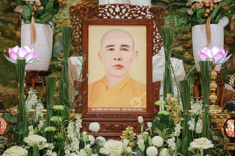 Di ảnh Hòa thượng Thích Thiện Quang tại tổ đường chùa Vạn Linh (Núi Cấm, An Giang)