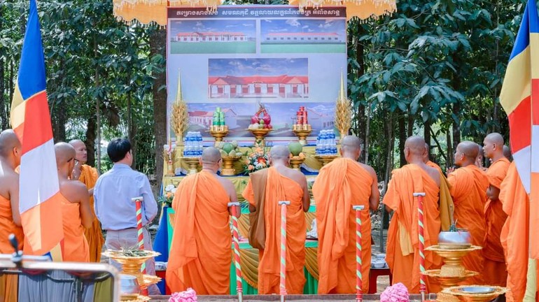 Khóa lễ cầu nguyện trước khi động thổ khởi công xây dựng Tăng xá chùa OmPăngSane