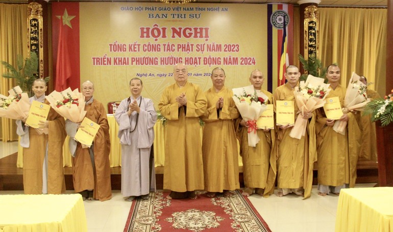 Ban Trị sự GHPGVN tỉnh Nghệ An trao quyết định bổ nhiệm trụ trì 5 chùa trên địa bàn