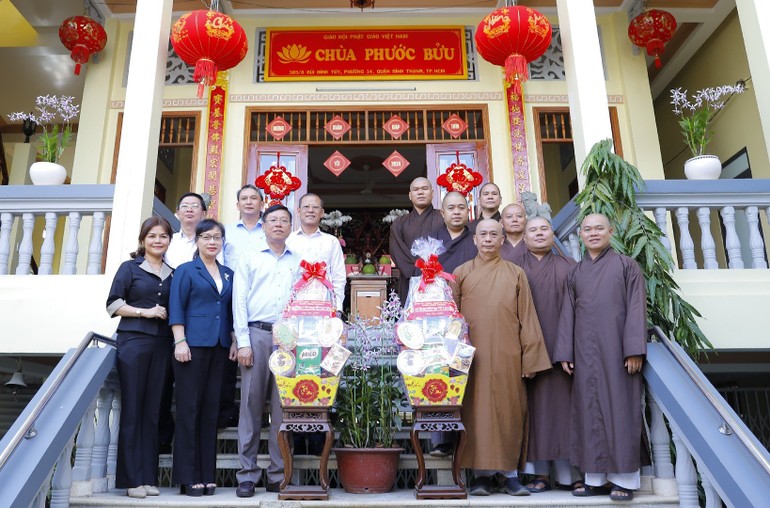 Đoàn Quận ủy, UBND, UBMTTQVN Q.Bình Thạnh chúc Tết đến Ban Trị sự GHPGVN Q.Bình Thạnh tại chùa Phước Bửu