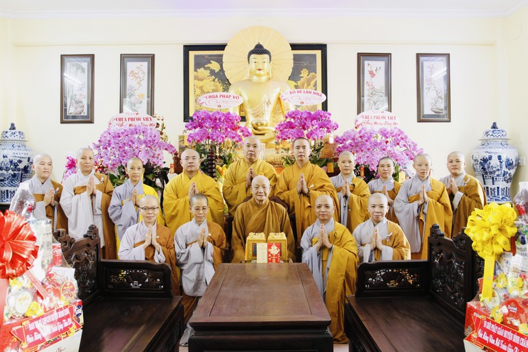 Đoàn Phật giáo H.Bình Chánh đảnh lễ khánh tuế Trưởng lão Hòa thượng Thích Minh Thông, Ủy viên Thường trực Hội đồng Chứng minh, Chứng minh Ban Trị sự GHPGVN TP.HCM tại chùa Huệ Nghiêm