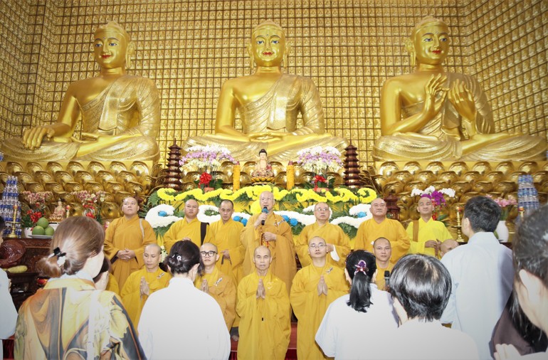 Đoàn thăm, cúng dường tại chùa Giác Ngộ (Q.10, TP.HCM)
