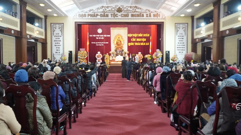 Quang cảnh buổi gặp mặt đầu năm Giáp Thìn - 2024 của Học viện Phật giáo VN tại Hà Nội