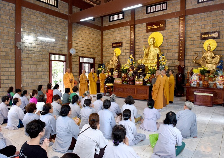 Đoàn tịnh xá Đại Giác tại thiền viện Trúc Lâm Viên Ngộ (H.Ninh Hải, Ninh Thuận)