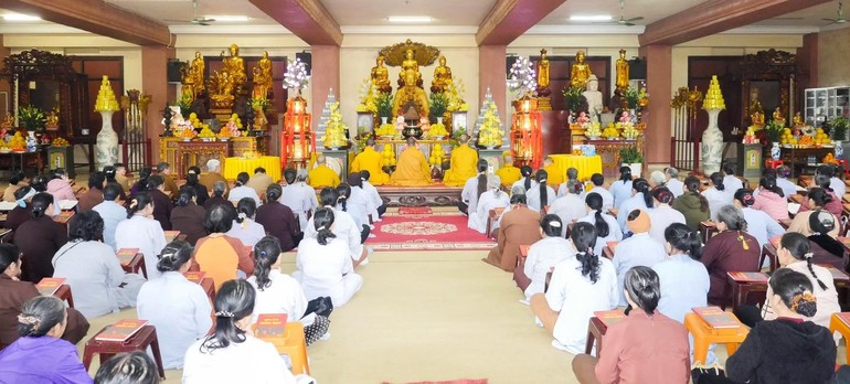 Khóa lễ cầu nguyện tại tổ đình Kim Liên - chùa Đồng Đắc (H.Kim Sơn, Ninh Bình)