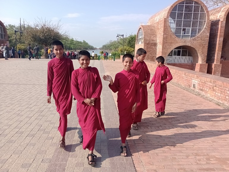 Các Ni sinh tại Học viện Bodhi