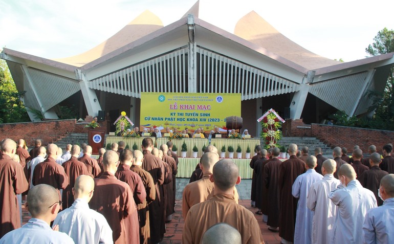 Học viên Phật giáo VN tại Huế khai mạc kỳ tuyển sinh cử nhân Phật học khóa XIV (2023-2027)