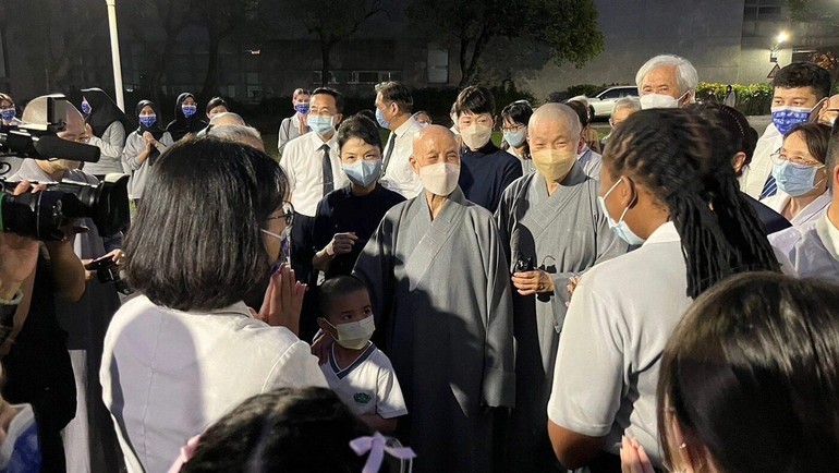 Ni sư Chứng Nghiêm đích thân giám sát việc ứng phó và cứu trợ nạn nhân trong thảm họa động đất tại Đài Loan