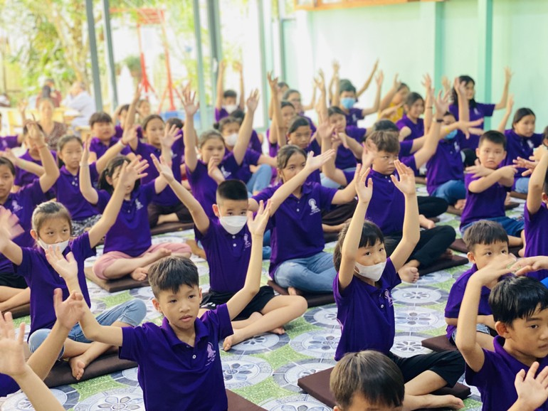 Các em tham dự khóa tu "Về với Phật" tại chùa Phước Long (H.Củ Chi, TP.HCM)
