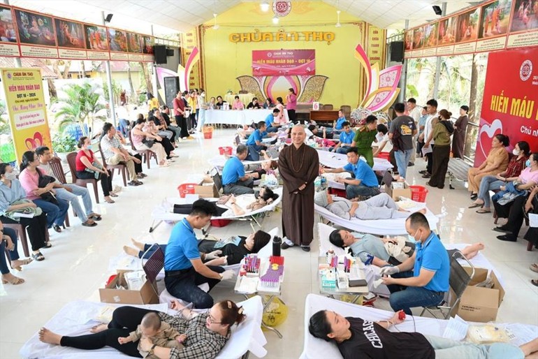 Hơn 350 tình nguyện viên tham gia hiến máu nhân đạo tại chùa Ân Thọ