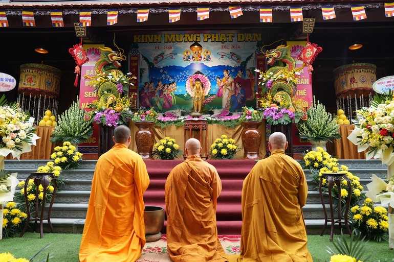 Đại lễ Phật đản Phật lịch 2568 tại chùa Vạn Phúc (thôn Đoài, xã Phù Lỗ, H.Sóc Sơn, Hà Nội)