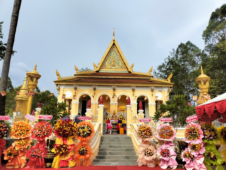 Chánh điện chùa Kompong sau khi được trùng tu