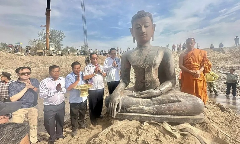 Tượng Phật cao hơn 2m được tìm thấy ở tỉnh Bokeo của Lào 