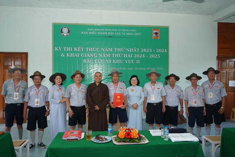 Trao quyết định thành lập Hội đồng thi khu vực 2 gồm Gia đình Phật tử TP.Đà Nẵng và tỉnh Quảng Nam