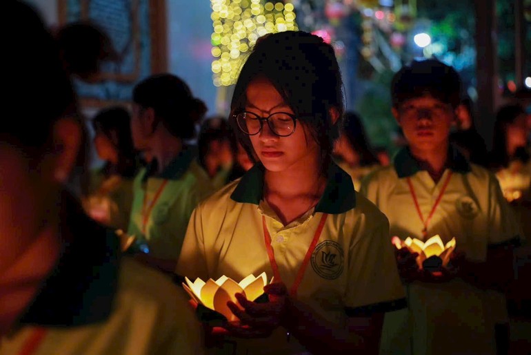 Các bạn trẻ được nuôi dưỡng tâm từ và lòng biết ơn trong khóa tu tại chùa Thiên Khánh (Q.6, TP.HCM)