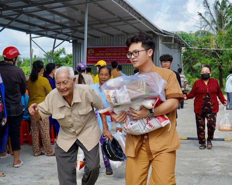 Nguyễn Thanh Tâm thường xuyên làm các thiện sự, chia sẻ với người khó khăn, yếu thế