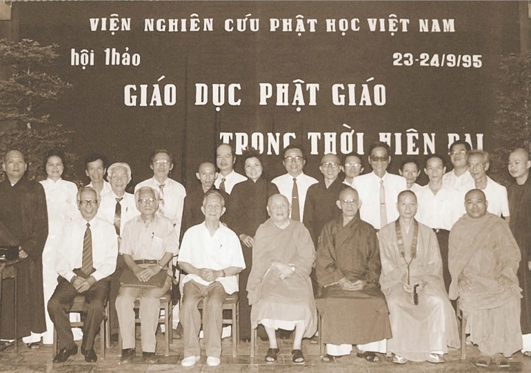 Chư tôn đức, quý học giả tham dự Hội thảo Giáo dục Phật giáo trong thời hiện đại do Việt Nghiên cứu Phật học VN tổ chức tháng 9-1995 - Ảnh: Tư liệu VH