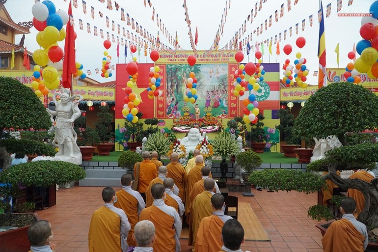 Lễ đài Phật đản quận Bình Tân tại tổ đình Long Thạnh