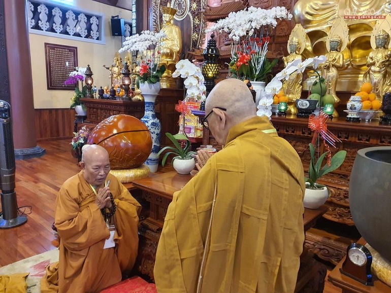 Hòa thượng Thích Như Tín và Hòa thượng Thích Minh Trí đối thú an cư tại hạ trường chùa Hải Quang