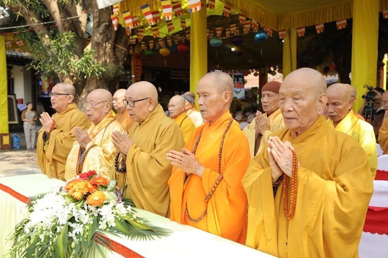 Chư tôn Trưởng lão Hòa thượng Ban Điều hành Thiền phái Chúc Thánh tham dự lễ khai mạc triển lãm