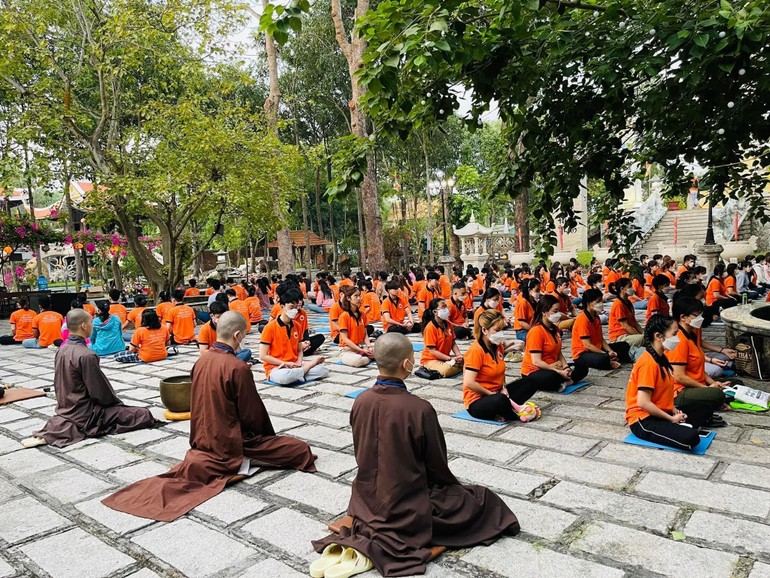 Câu lạc bộ Nhân Sinh tổ chức khóa tu học “Gia đình tâm linh”