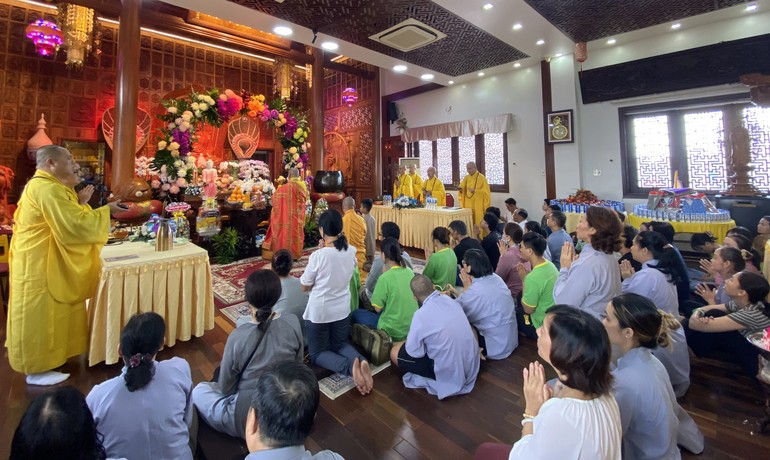 Tưởng niệm, trai đàn chẩn tế cầu nguyện các cán bộ, chiến sĩ, nhân dân qua đời trong đại dịch Covid-19