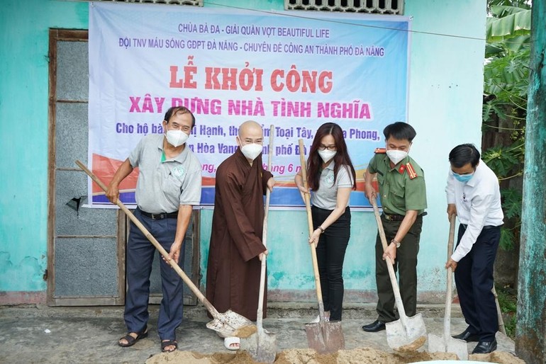 Khởi công xây dựng nhà tình nghĩa