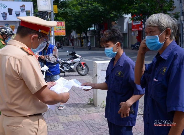 Thành phố rất cần sự đồng lòng của người dân trong 15 ngày thực hiện Chỉ thị 16 để kiểm soát dịch Covid-19 - Ảnh: Bảo Toàn