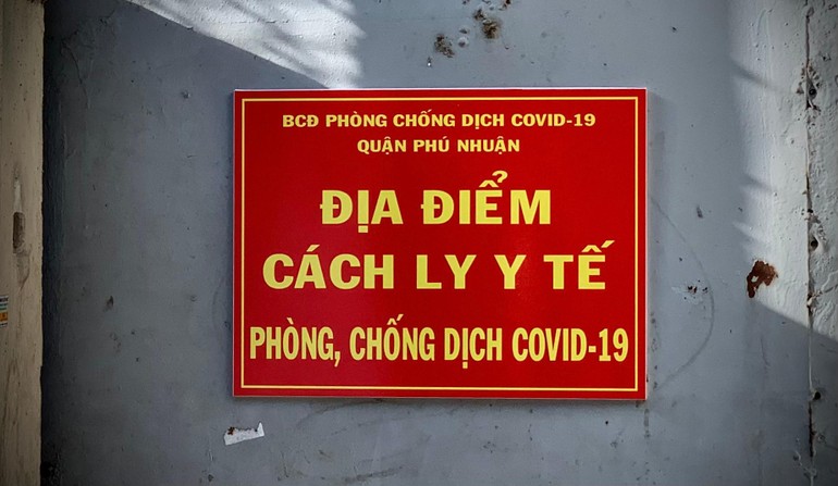 Chủ trương cách ly F1 và cả F0 không triệu chứng là một bước điều mới trong công tác phòng, chống Covid-19 (ảnh một điểm cách ly F1 tại nhà ở quận Phú Nhuận - Hoàng Độ)