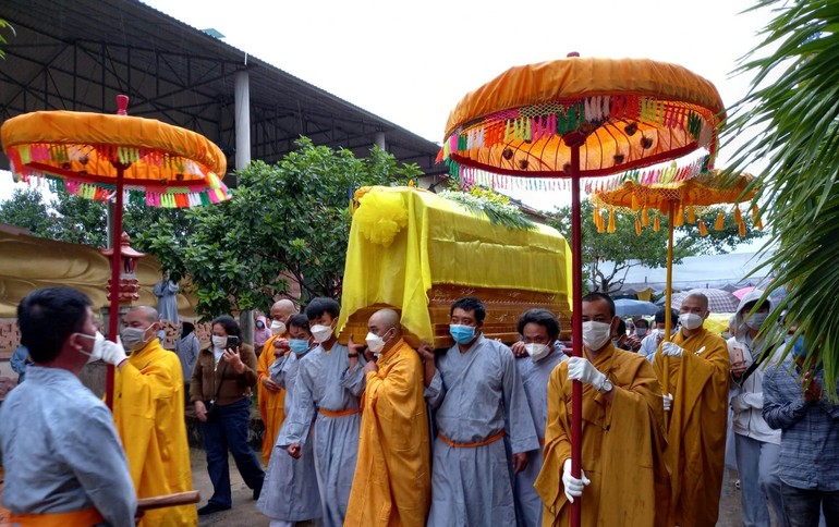 Cung thỉnh kim quan Hòa thượng Thích Toàn Thiện nhập bảo tháp