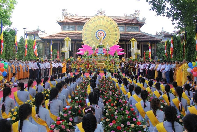 Lễ đài Phật đản trung tâm của Phật giáo Huế đặt tại chùa Từ Đàm - Ảnh: Quảng Điền/BGN