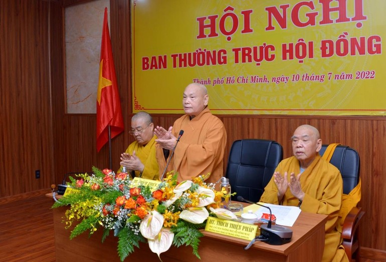 Hòa thượng Chủ tịch và nhị vị Phó Chủ tịch Thường trực chủ tọa Hội nghị Ban Thường trực Hội đồng Trị sự tại thiền viện Quảng Đức, TP.HCM - Ảnh: Bảo Toàn/BGN