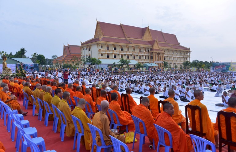 Trang nghiêm lễ đặt bát hội cúng dường 3.000 chư Tăng