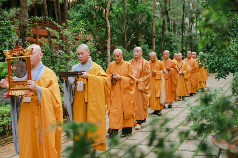 Giới tử cung nghinh chư vị giáo phẩm, Ban Kiến đàn quang lâm Giới đài viện Huệ Nghiêm (Q.Bình Tân)