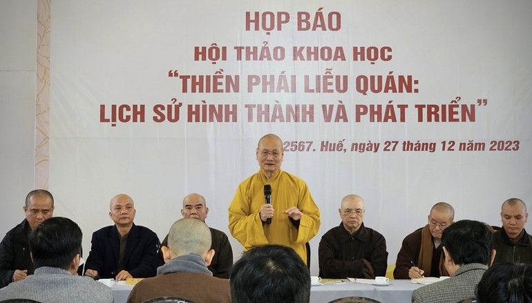 Chiều 27-12, tại Trung tâm Văn hóa Phật giáo Liễu Quán (15A Lê Lợi, TP.Huế) đã diễn ra buổi họp báo về Hội thảo khoa học “Thiền phái Liễu Quán: Lịch sử hình thành và phát triển”. - Ảnh: Quảng Điền