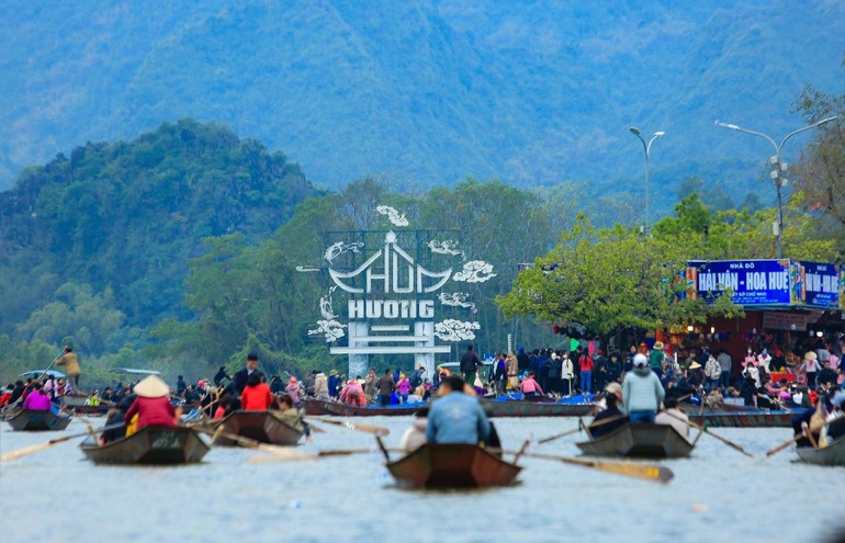 Trẩy hội và cầu nguyện đầu xuân là nhu cầu về tinh thần của đông đảo người dân, trong đó có đồng bào tín ngưỡng các tôn giáo - Ảnh chụp màn hình