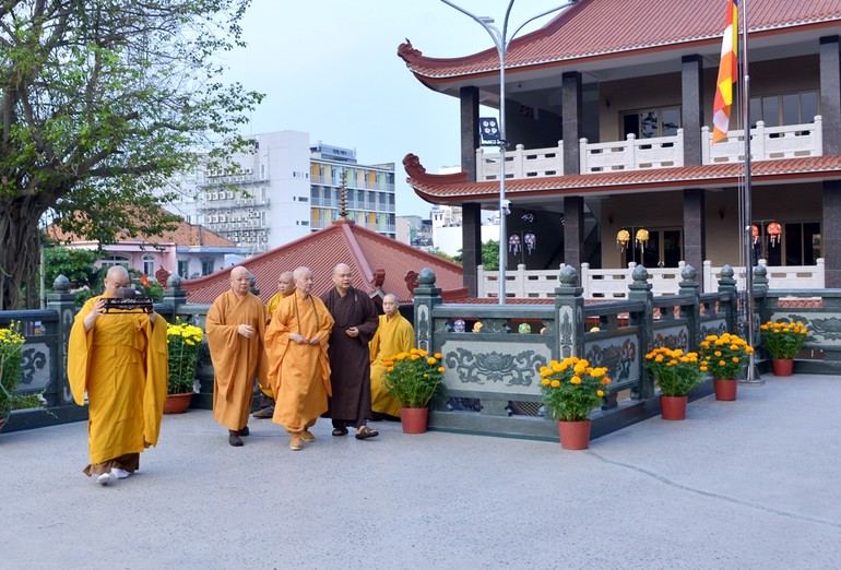 Đại lão Hòa thượng Thích Trí Quảng quang lâm chánh điện chùa Phổ Quang (Q.Tân Bình) sáng 30 tháng Chạp - Ảnh: Bảo Toàn/BGN