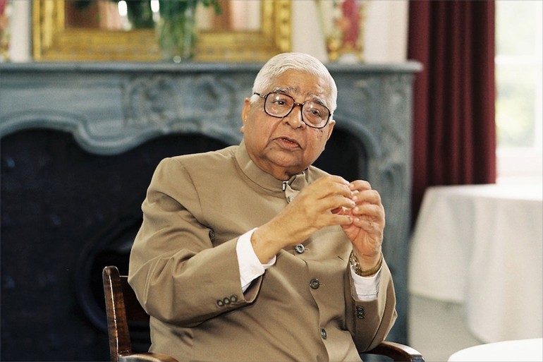 S.N. Goenka là một trong những vị giảng dạy Thiền Minh sát tuệ (Vipassanā) nổi tiếng thế giới, tôn tôn xưng là Thiền sư, và được sự yêu quý, kính trọng của nhiều giới 