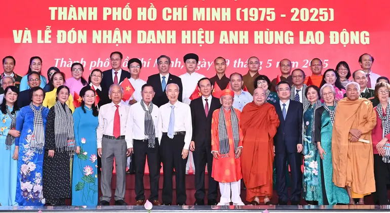 Những gương điển hình sự nghiệp đại đoàn kết toàn dân tộc Thành phố trong 50 năm qua (1975-2025) - Ảnh: SGGP