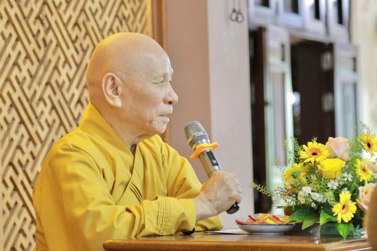Trưởng lão Hòa thượng Thích Giác Quang chia sẻ pháp thoại đến Tăng Ni sinh Học viện Phật giáo VN tại Huế