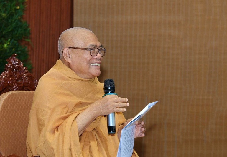 Hòa thượng Thích Giác Toàn, Phó Chủ tịch Hội đồng Trị sự, Viện trưởng Viện Nghiên cứu Phật học VN thuyết giảng tại chùa Vạn Đức