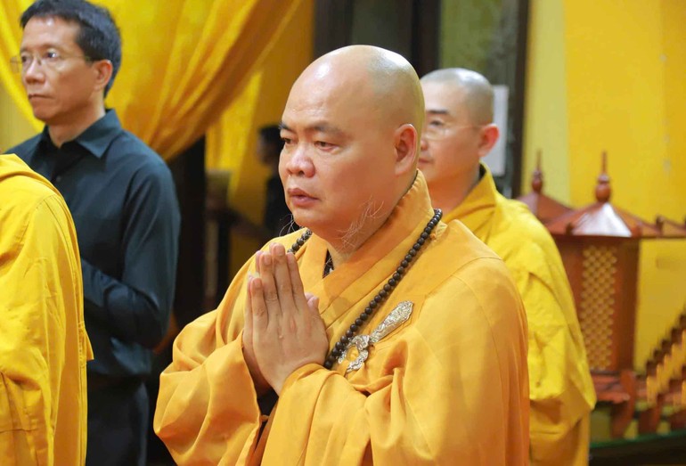 Thượng tọa Thích Thanh Phong trong Lễ tang Trưởng lão Hòa thượng Thích Trí Tịnh tại chùa Vĩnh Nghiêm - Ảnh: Trí Toàn