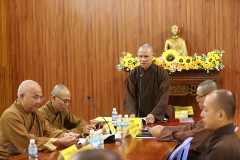 Đại đức Thích Nguyên Minh, Ủy viên Hội đồng Trị sự, Trưởng ban Trị sự GHPGVN tỉnh Đắk Lắk chủ trì phiên họp Ban Thường trực
