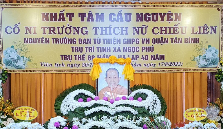 Giác linh đài cố Ni trưởng Thích nữ Chiếu Liên