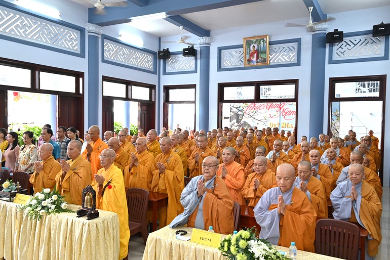 Chư Tăng Ni hành giả an cư tại các trường hạ thuộc TP.Vũng Tàu tham dự lễ tạ pháp - Ảnh: Tịnh Mạnh